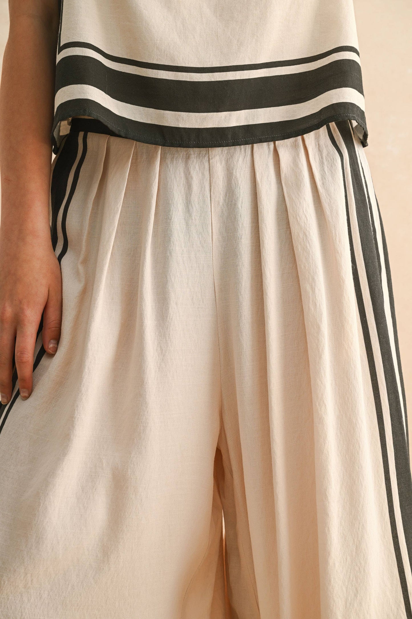 BORDER STRIPE PATTERN PANTS