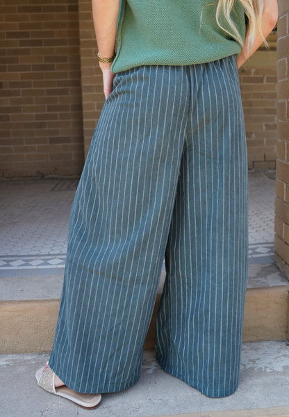 ENDLESSLY WEARABLE STRIPED CORDUROY COMFY WIDE-LEG PANTS
