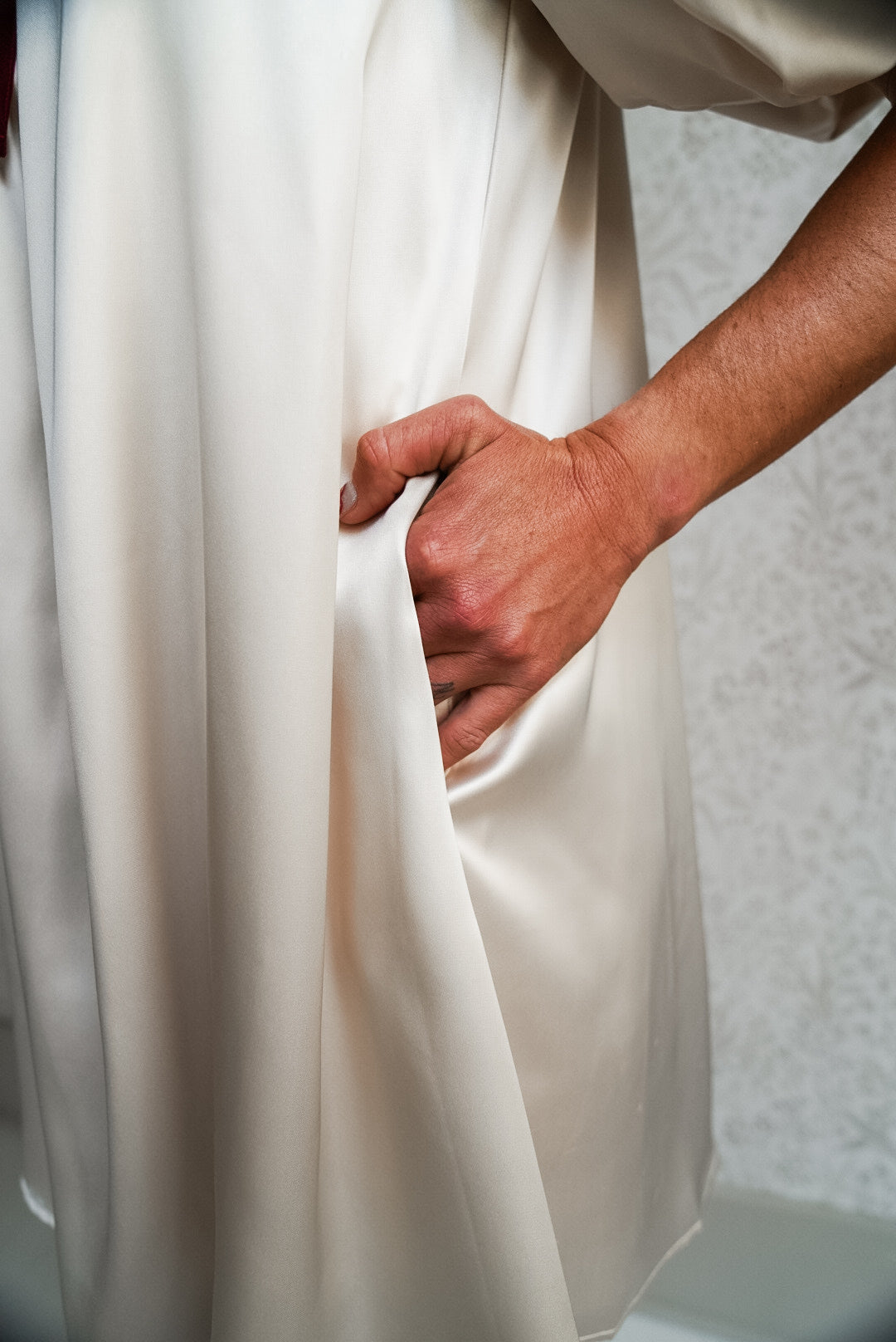 SATIN PUFF SLEEVE MINI DRESS