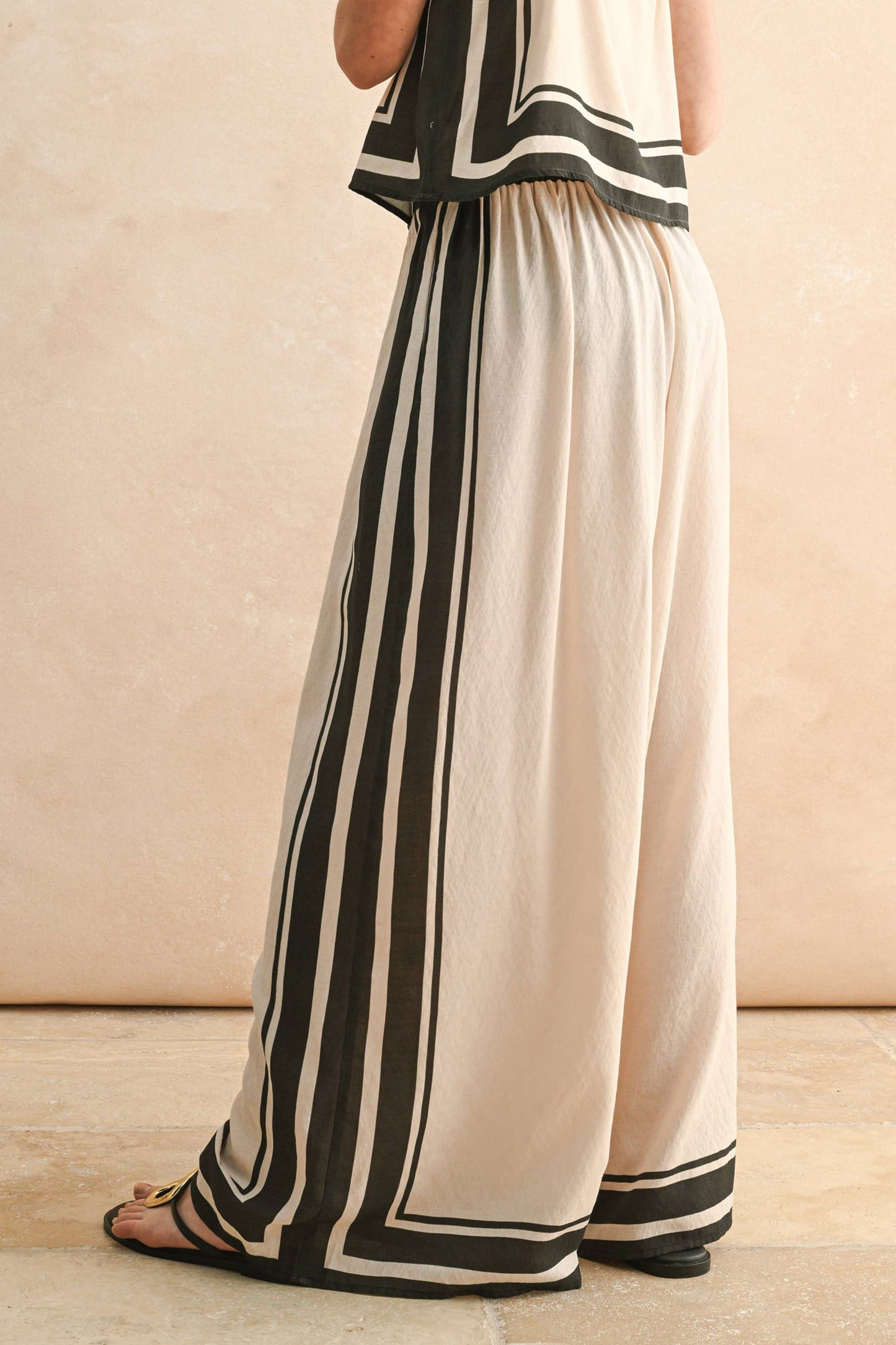 BORDER STRIPE PATTERN PANTS